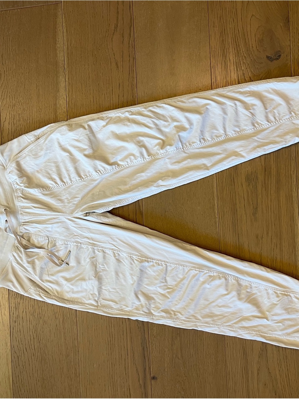 NEVER WORN Lululemon Heather gray joggers in size 6